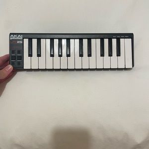 Akai LPK25 USB laptop keyboard